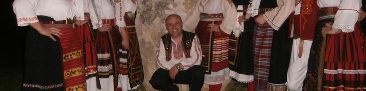 Клуб ‘Хайде на хорото“ поздравиха медицинските работници