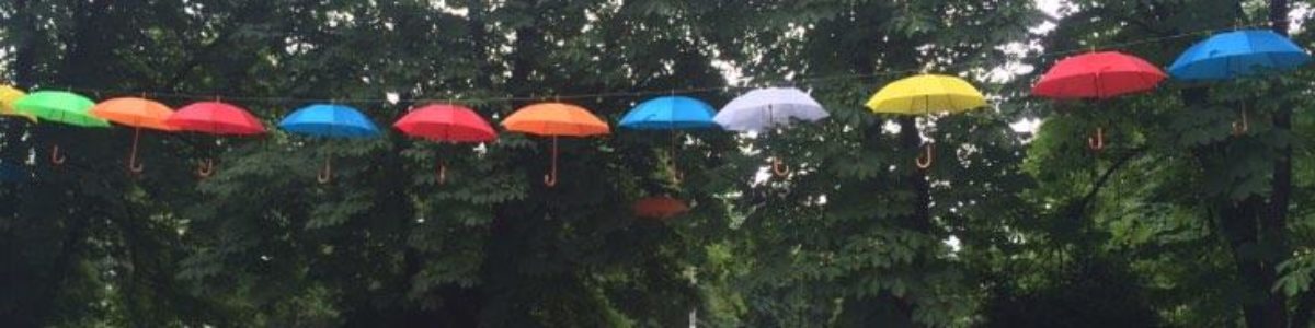 Цветна композиция от чадъри краси Червен бряг